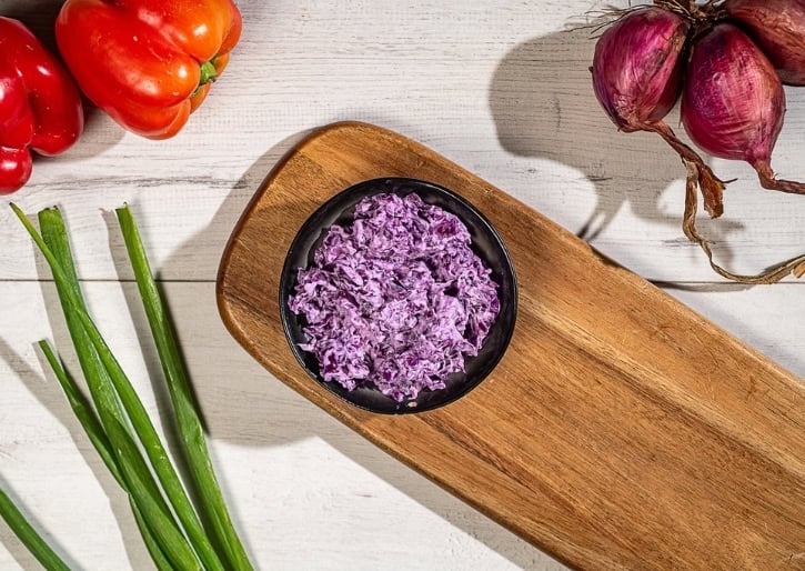 סלט כרוב אדום קלאסי עם מיונז בטעמים ביתיים