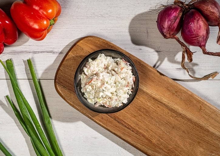 סלט קולסלאו קלאסי עם מיונז בטעמים עשירים