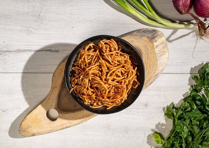 פסטה ספגטי מבושלת ברוטב עגבניות קלאסי