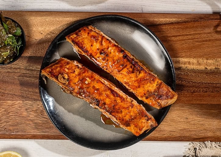 פילה סלמון אפוי עם דבש בטעמים עשירים