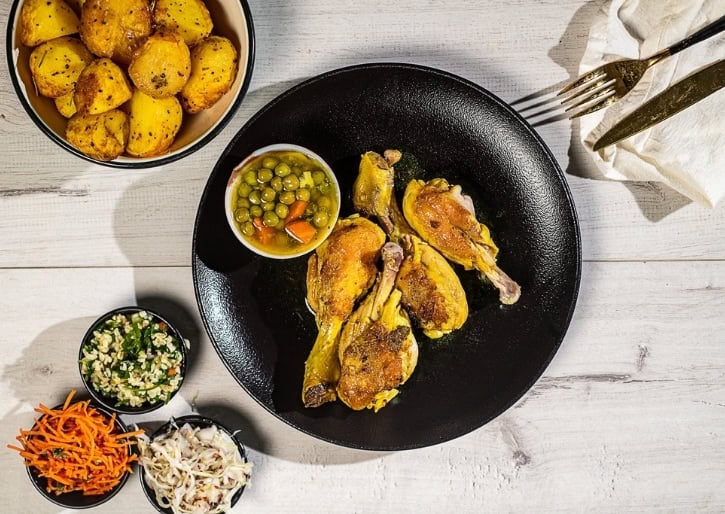 מנת שוק עוף אפויה בתנור בציפוי פריך קלאסי