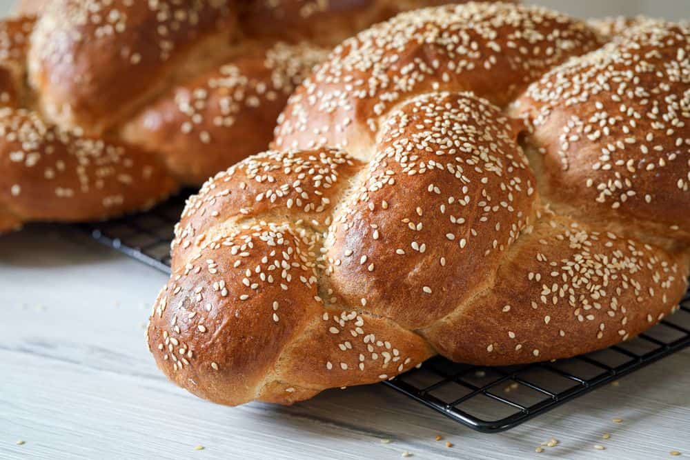 חלה קלועה ביתית בטעמים נפלאים לשולחן שבת