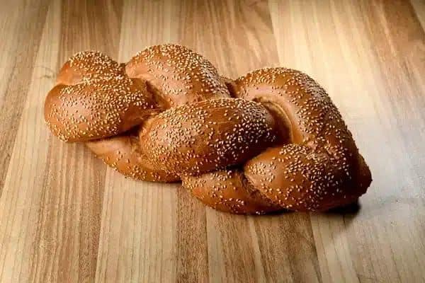 חלה קלועה רכה ואוורירית טרייה בכל יום